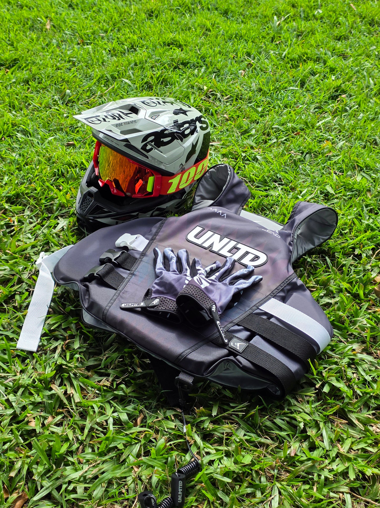 HYDRO X GLOVES BLACK