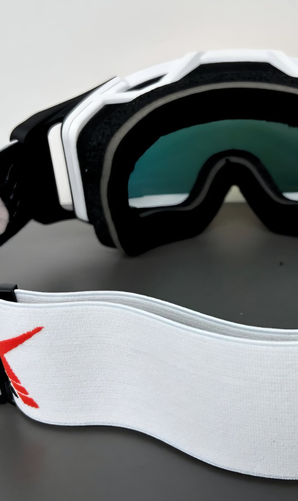 UL-26A WATERSPORT GOGGLES- WHITE AND BLACK